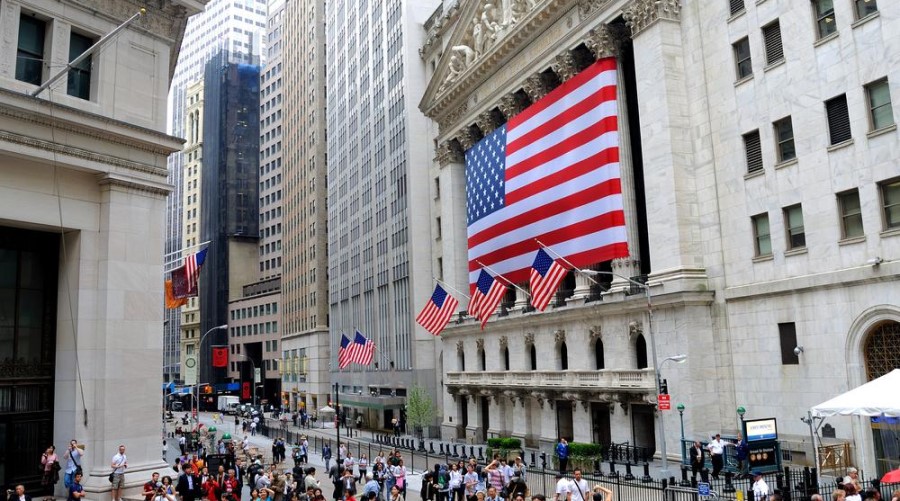 Major US Banks Open Mixed on Higher Wall Street