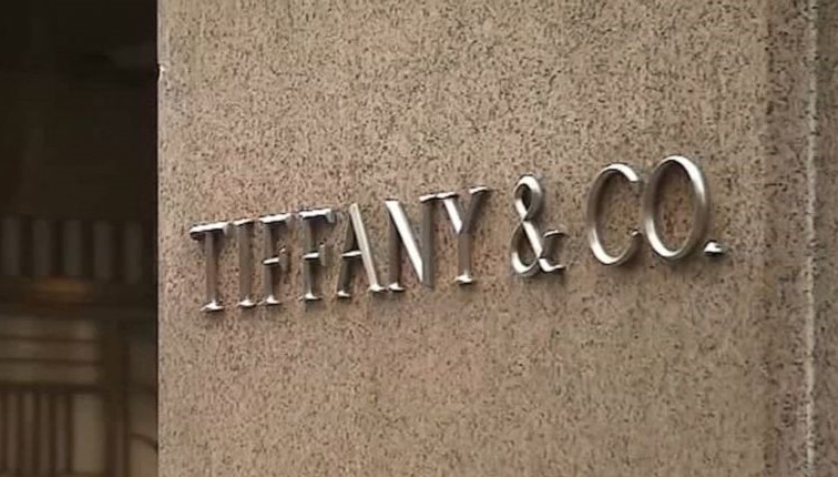 Louis Vuitton Still Buys Jewellery Chain Tiffany