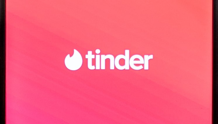 Dating App Tinder Comes With Warnings for Scammers